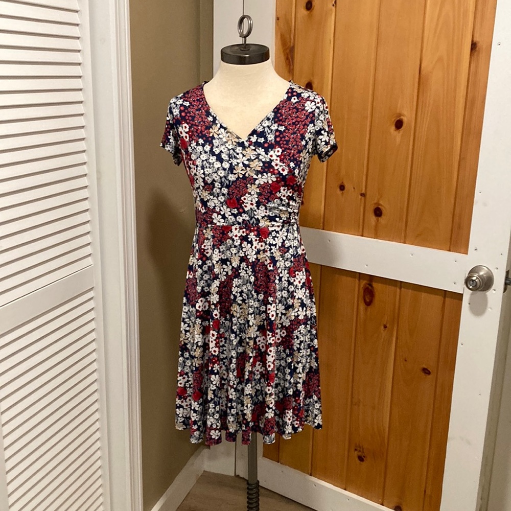 Beautiful floral dress!